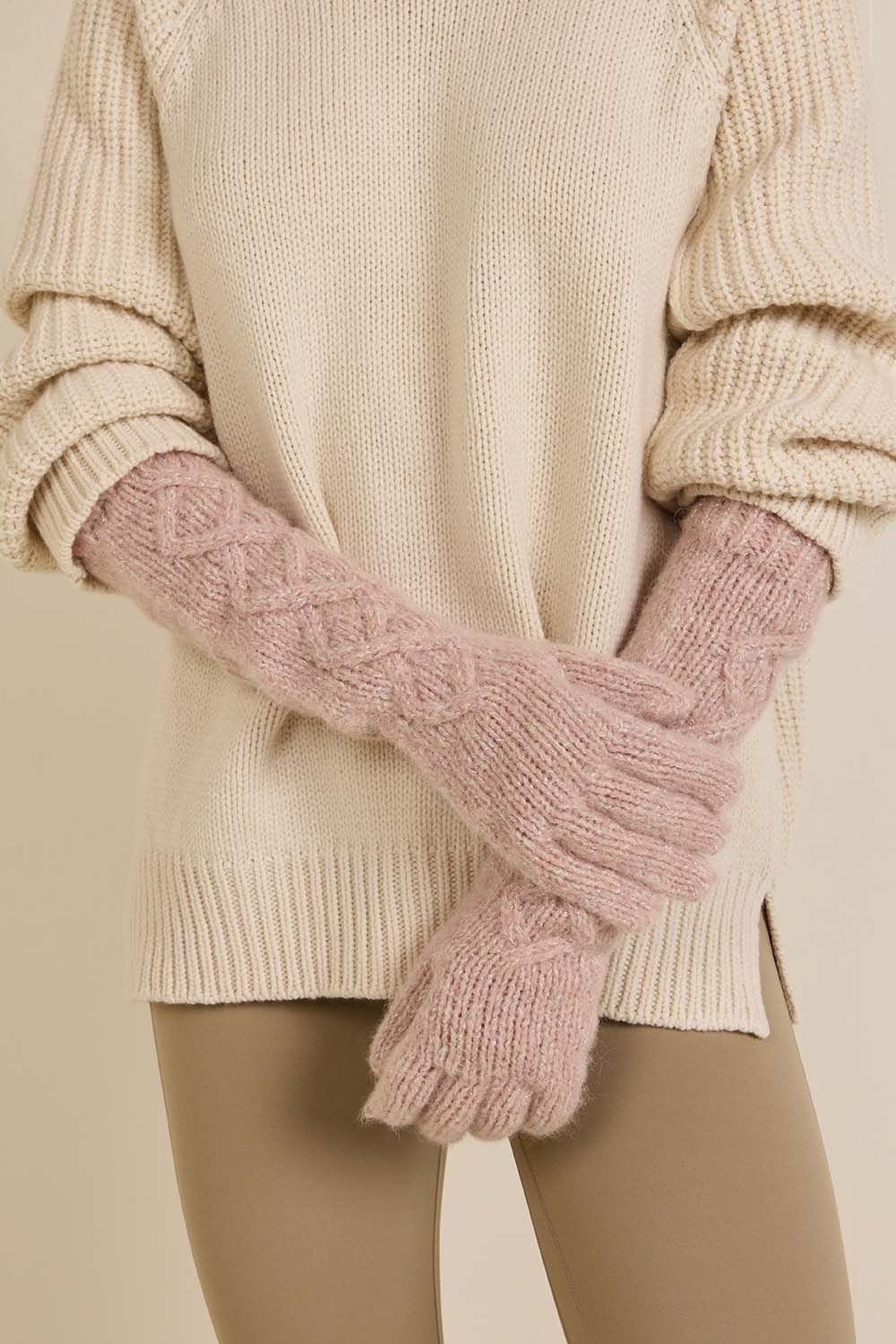 תמונת כל הלוק של כפפות צמר